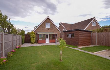 3 bedroom detached house to rent - Photo 2