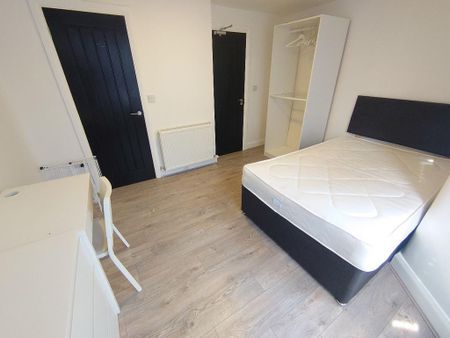 1 bedroom in a house share to rent - Photo 3