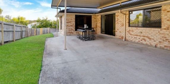 Spacious Family Home - Photo 2