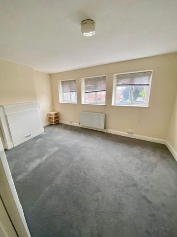 3 bedroom flat to rent - Photo 2