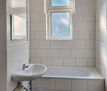 Renovierte 2-Zimmer-Wohnung im 1.Obergeschoss zu vermieten! 1 Netto... - Photo 4