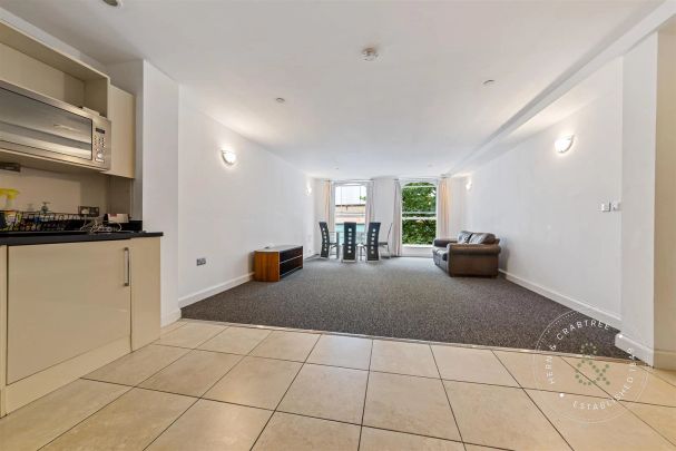 1 Bedroom Flat - Photo 1