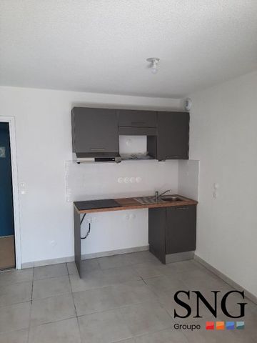 T2 AVEC LOGGIA ET DEUX PARKINGS EXTERIEURS - Photo 2