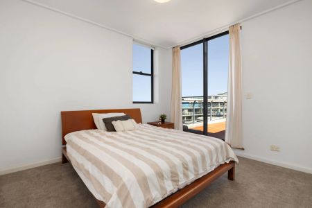 Experience Luxury on the Water - Photo 5