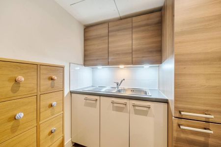 3 bedroom flat to rent - Photo 4