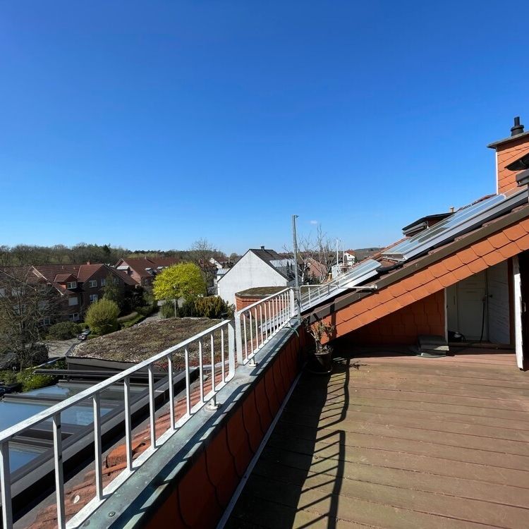 Über den Dächern der Stadt - schicke ETW mit Balkon und Wintergarten - Photo 1