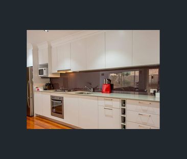 Oversized apartment in perfect beachside location - Photo 5