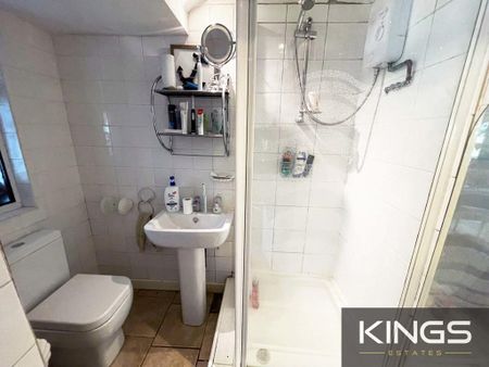 6 bedroom semi-detached house to rent - Photo 5