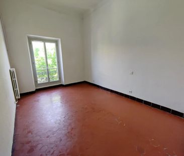Location Appartement 4 pièces 92m² CAVAILLON 84300 - Photo 4