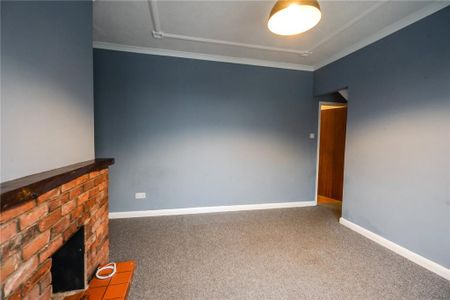 2 bedroom end of terrace house to rent - Photo 2