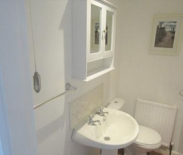 2 bedroom Terraced House To Let - Photo 5