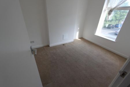 2 bedroom end of terrace house to rent - Photo 4