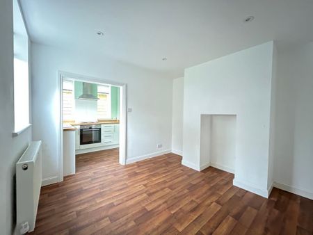 2 bedroom semi-detached house to rent - Photo 5