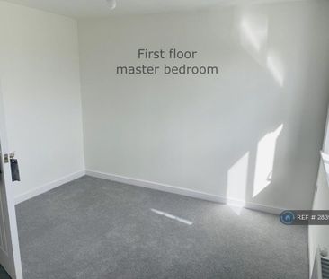 3 bedroom end of terrace house to rent - Photo 4