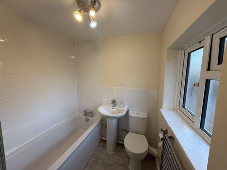 Jermyn Close, Cambridge £1,600 pcm ⓘ The monthly or weekly payment required by the landlord. Read our glossary page , 3 bedrooms, mid terrace house, to let * Tenant info - Photo 4