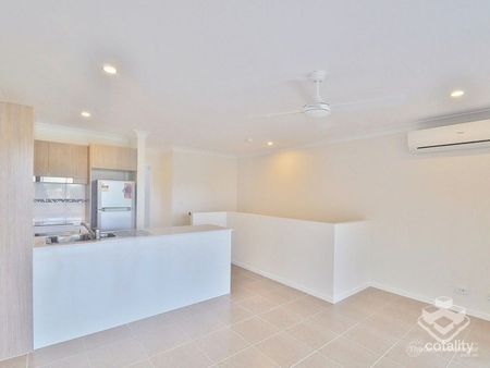 2-BEDS TOWNHOUSE IN SPRINGFIELD LAKES PRIME LOCATION! - Photo 4