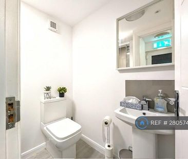 1 bedroom in a house share to rent - Photo 4