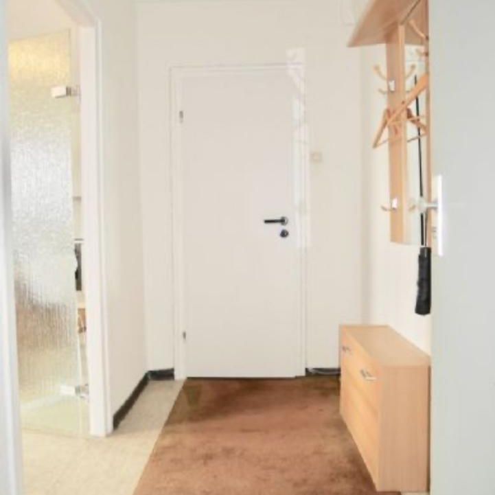 Sofort bezugsfrei: Helle, möblierte 1-Zimmer-Wohnung mit Fernblic - Photo 1