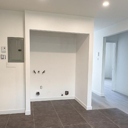 APPARTEMENT 4 1/2 A ST-CONSTANT AVEC 2 CHAMBRES À COUCHER FERMÉES AU DERNIER ETAGE - Photo 4