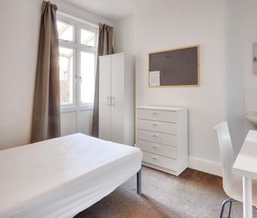 6 bedroom terraced house to rent - Photo 2