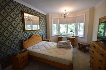 To Rent Redhill Avenue, Ensbury Park, Bournemouth, BH9 £2,100 pcm Tenancy Info - Photo 3