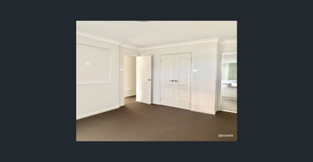 Beautifully Presented Five-Bedroom Family Home in Macarthur Heights... - Photo 2