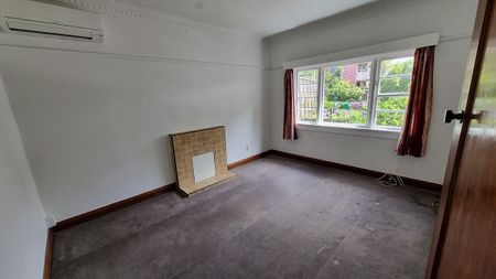 Clean & Tidy Top Flat, Central, 2 bedroom + study - Photo 4