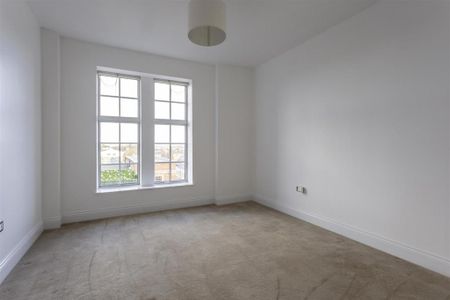 3 bedroom apartment to rent - Photo 4