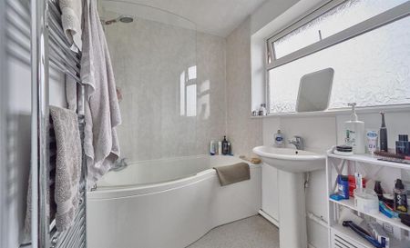 3 bedroom detached house to rent - Photo 3