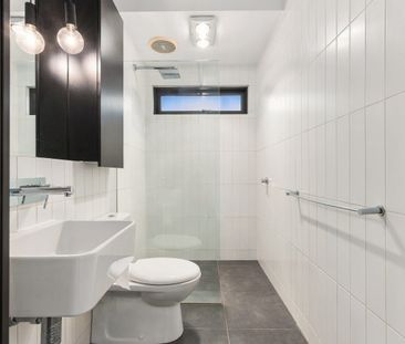 Effortless Inner-City Living with a Stunning City Outlook - Photo 6