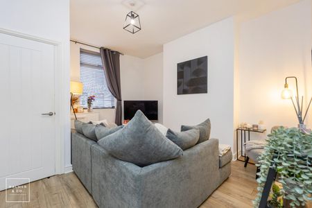 Oxford Street, Leigh, WN7 - Photo 3