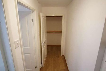 Newton Park Court, Leeds, LS7 - Photo 2