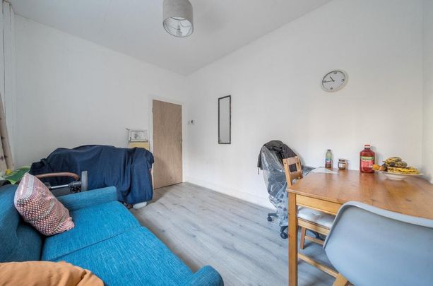 5 bedroom end of terrace house to rent - Photo 1