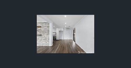 Beautifully Renovated Family Home with Ample Parking in Central St Albans - Photo 3