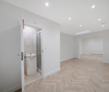 4 bedroom semi-detached house to rent - Photo 6