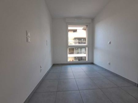 Location Appartement 1 pièce 31m² THONON LES BAINS 74200 - Photo 2