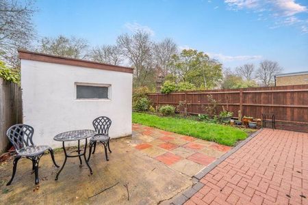 4 bedroom detached house to rent - Photo 5