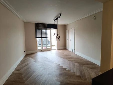 Gerenoveerd appartement met 4 slaapkamers - Photo 2