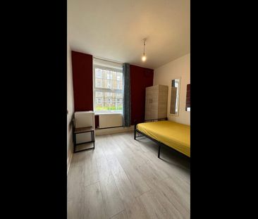 Room in a Shared Flat, Chicksand House, E1 - Photo 1