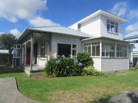 RICCARTON – LARGE CHARATCER HOME, 6 BEDROOMS, 2 HEAT PUMPS, GARDENER INCLUDED - Photo 5