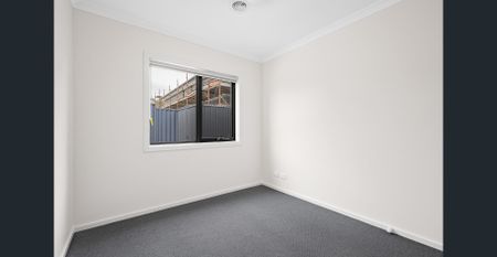 Comfortable & Light Filled Home in Coldstream - Photo 3