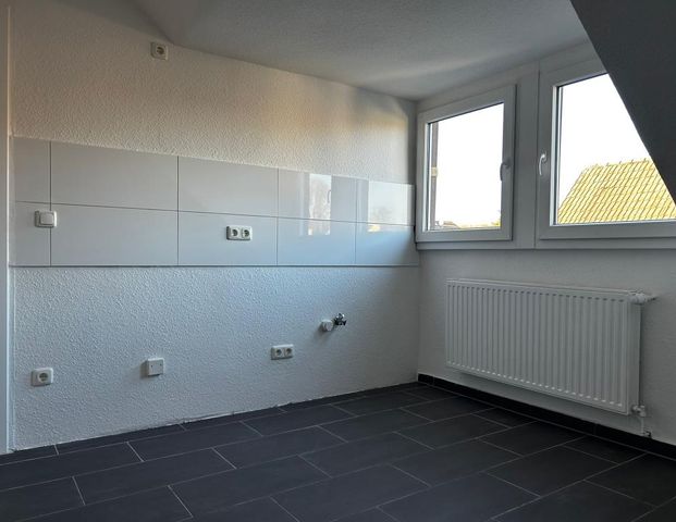 Cozy 3-room attic apartment available immediately in Wengern. - Foto 1