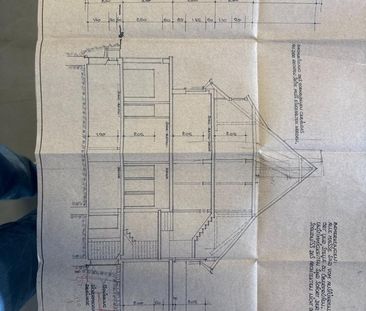 Großzügige 5-Zimmer-Dachgeschosswohnung nach Kernsanierung – Erst - Photo 3