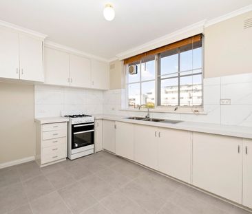 6/8 Ridgeway Avenue, Kew VIC 3101 - Photo 3
