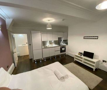 A superbly presented ground floor studio apartment in this beautifu... - Photo 2