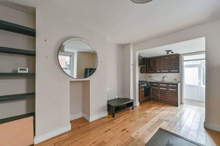 2 bedroom maisonette to rent - Photo 2