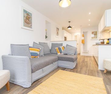 2 bedroom ground floor flat to rent - Photo 2