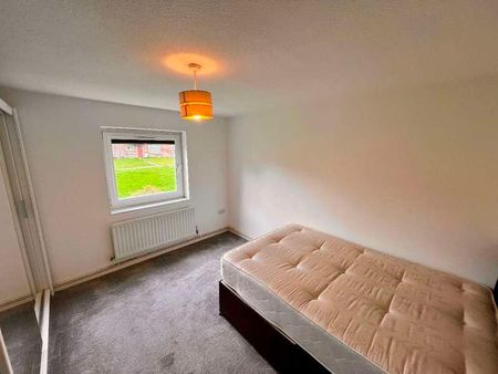 Montague Crescent, Northampton, NN5 - Photo 4