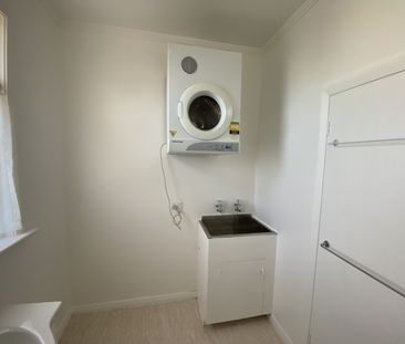 Tidy 3 Bedroom Home - Photo 3