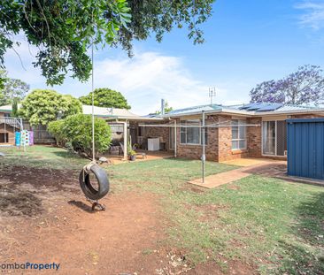 Recently Renovated 3 Bedroom Family Home! - Photo 4